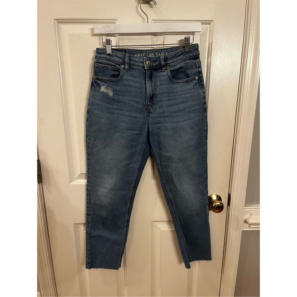 American Eagle Stretch Mom Jean Lightly Distressed Raw Hen sz 2 EUC